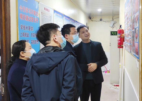 团市委书记杜飞一行 莅临我校考察指导工作 - 亳州市聚才职业培训学校